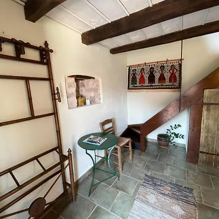 Vincenzo's In A Tower/ Homestay Leonidio