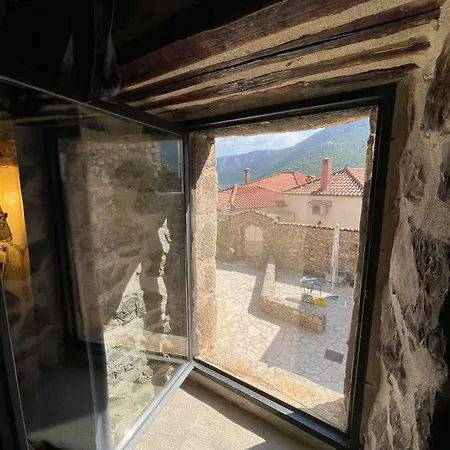 Vincenzo's In A Tower/ Leonídion
